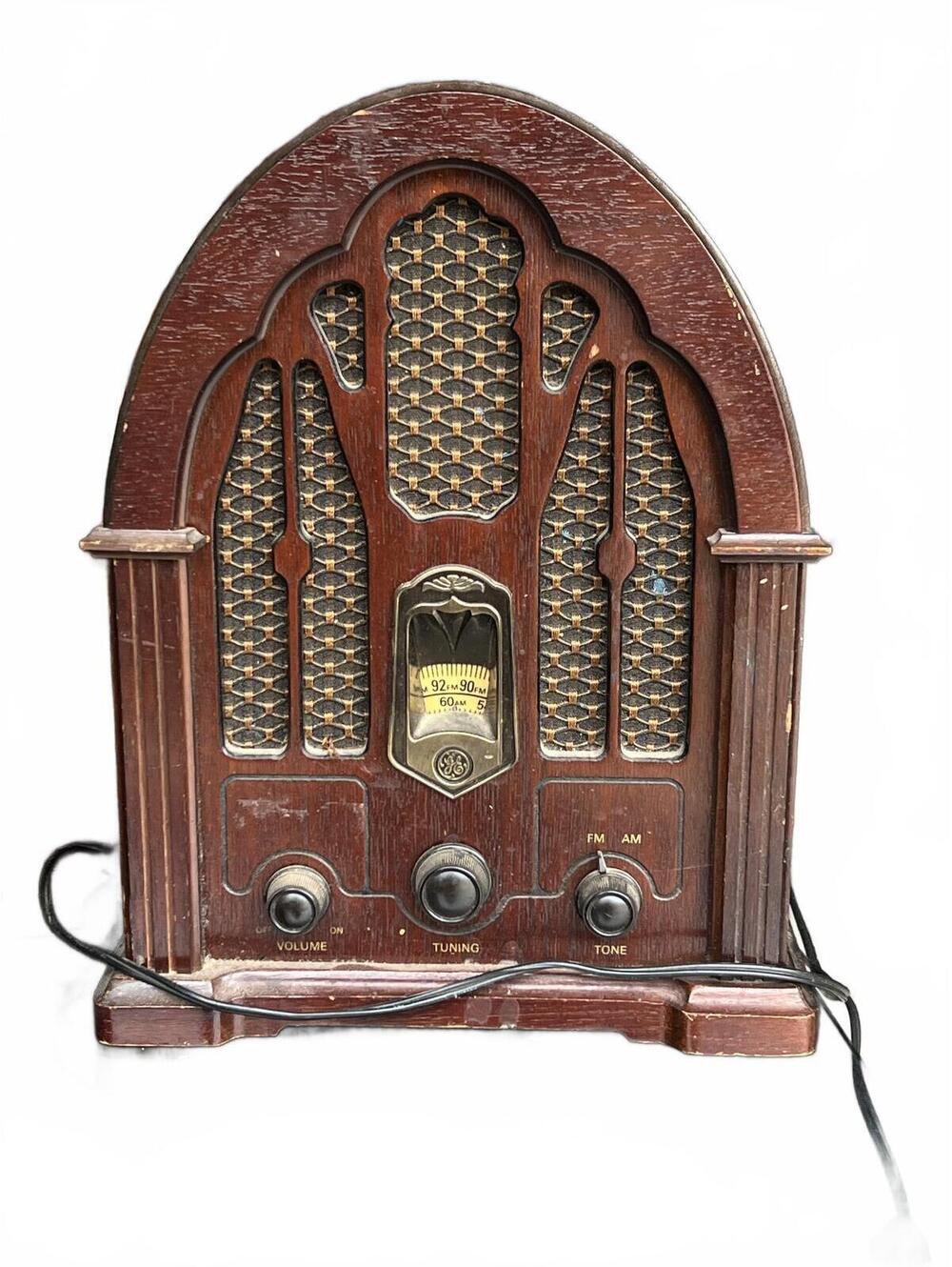 Vintage General Electric Wood Veneer Radio with Lacquered Finish